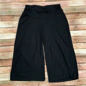 Oh Baby by Motherhood Black Capri Pants